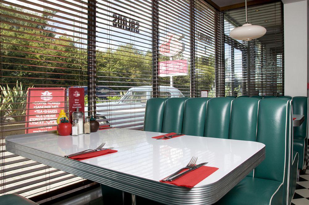7Hotel Diner Halstead  Buitenkant foto